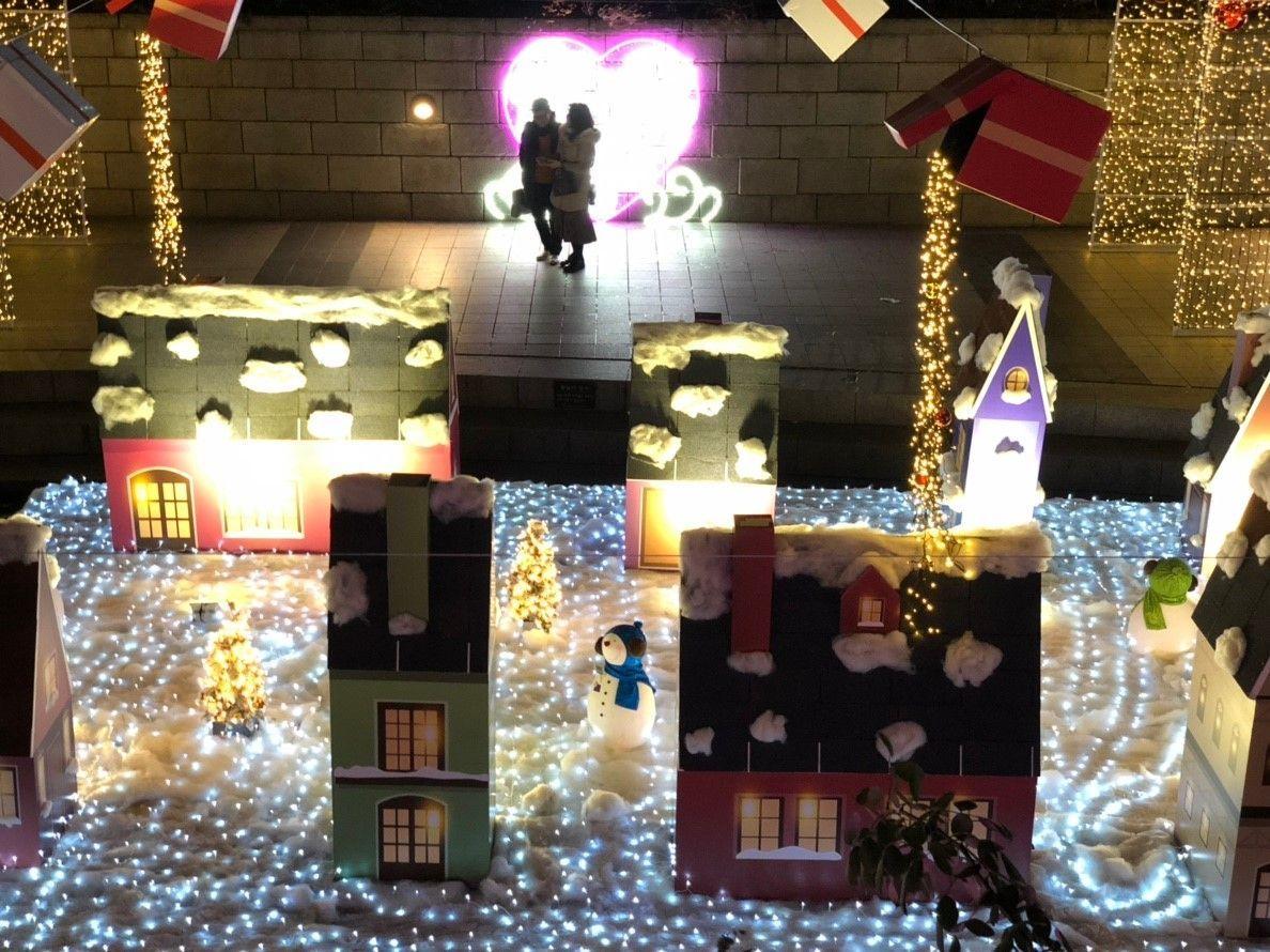 2025, christmas, lights, festival, beautiful, romantic, holiday, happy new year, 2025, lanterns, angels, heart, stream, cheonggyecheon, seoul, korea, jonggak